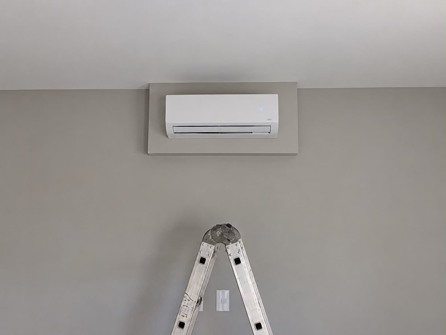 Instalação de ar-condicionado em ambiente residencial