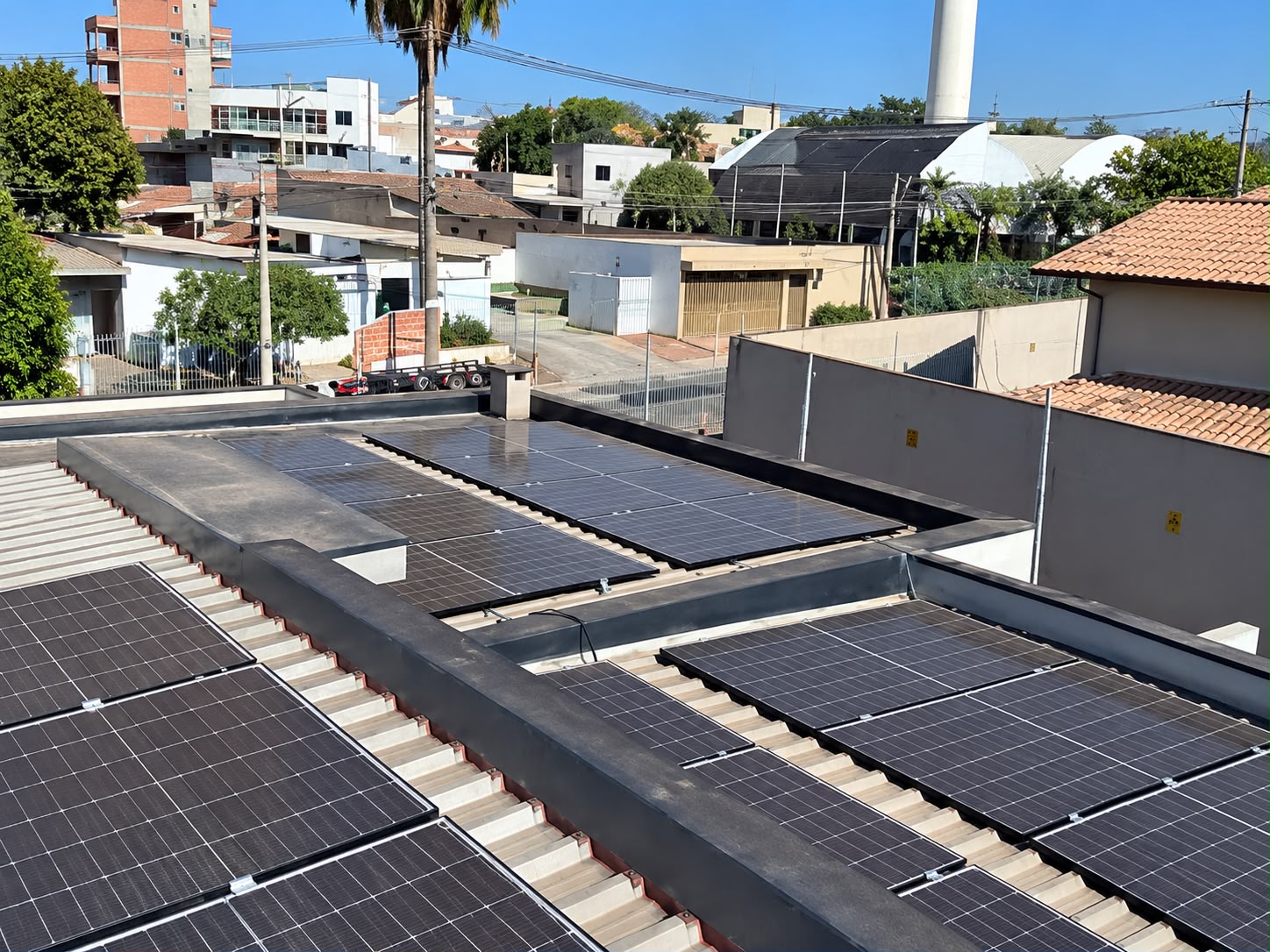 Sistema de energia solar instalado em cobertura